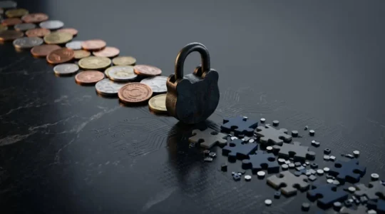 Concept visuel illustrant le dilemme entre payer une rançon de ransomware et reconstituer des données dans le contexte de l'assurance cyber